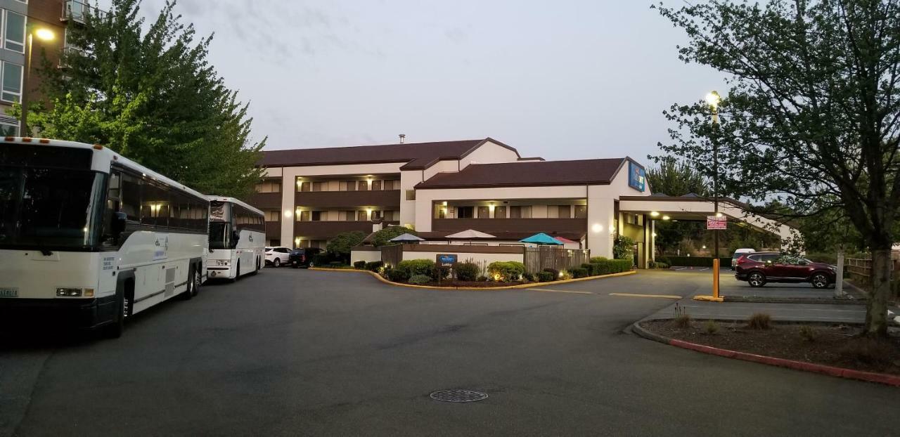 Baymont By Wyndham Seattle/Kirkland Wa Hotel Exterior photo